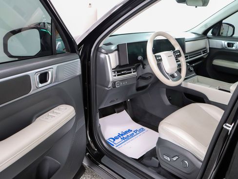 Used 2024 Hyundai Santa Fe SEL FWD image 3