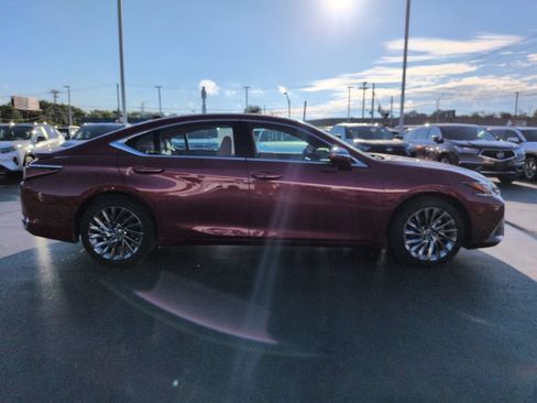 Used 2025 Lexus ES 300h Ultra Luxury w/ Accessory Package (Z1) FWD image 6