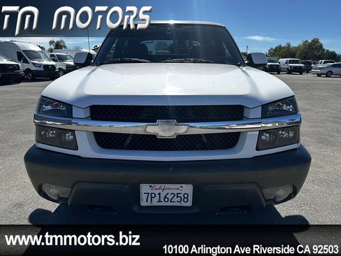 Used 2004 Chevrolet Avalanche Z66 w/ Preferred Equipment Group image 2