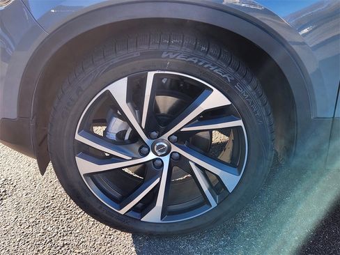 Used 2020 Volvo XC40 T5 R-Design w/ Protection Package Premier image 6