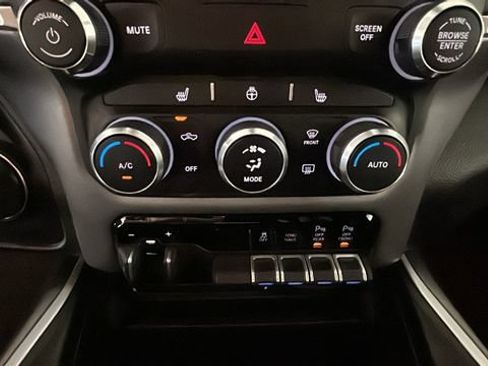 Used 2022 RAM 1500 Big Horn AWD/4WD image 21