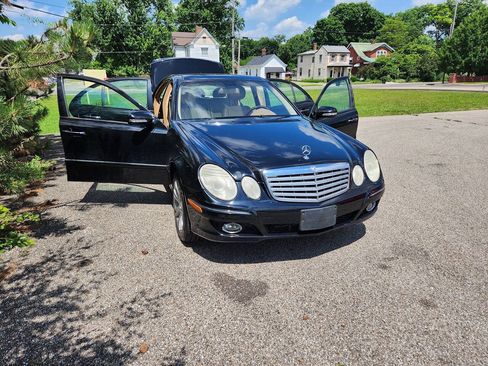 Used 2009 Mercedes-Benz E 350 4MATIC Sedan image 29
