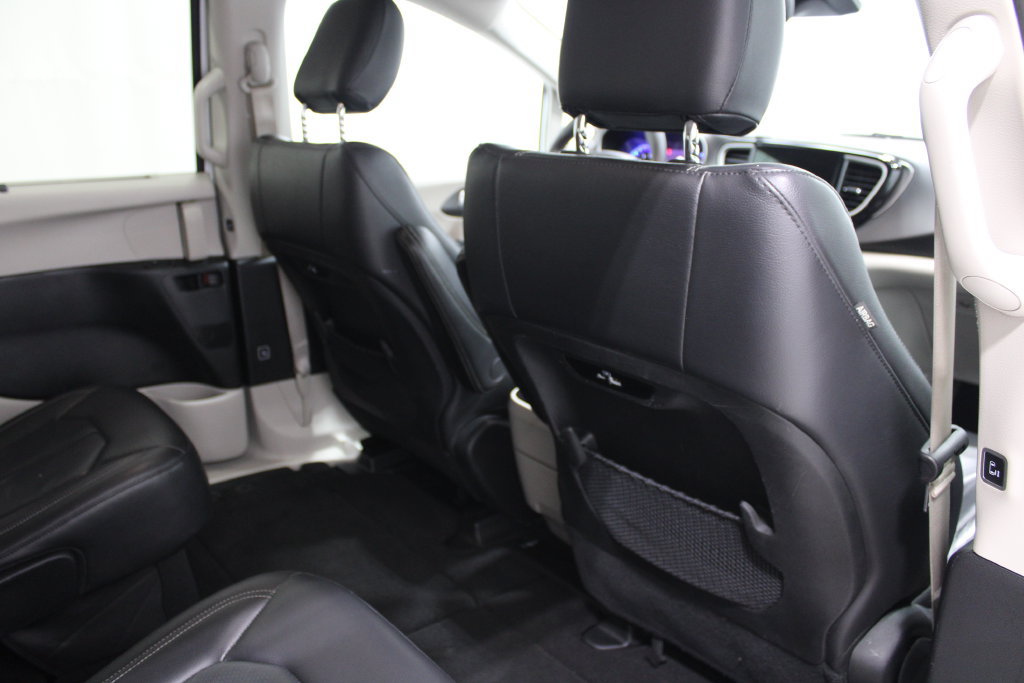 Used 2022 Chrysler Pacifica Touring-L FWD image 19