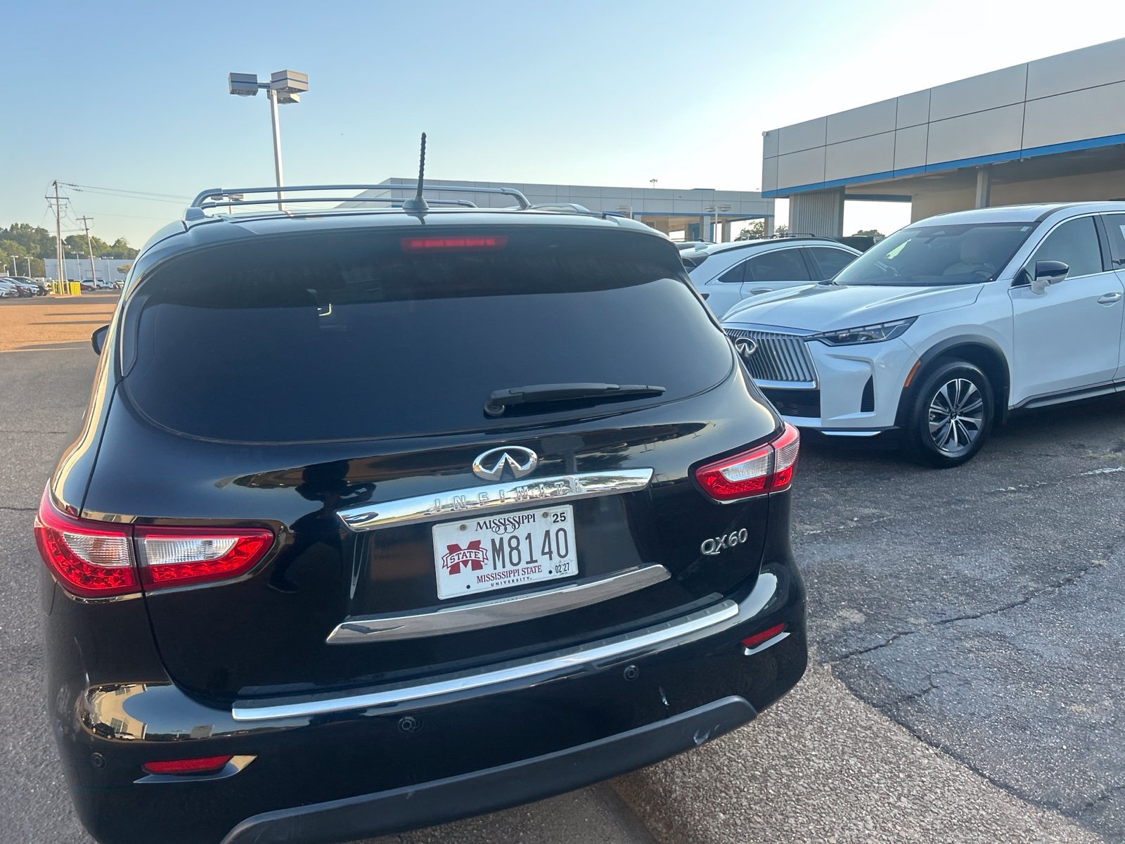 Used 2015 INFINITI QX60 FWD w/ Deluxe Touring Package image 8