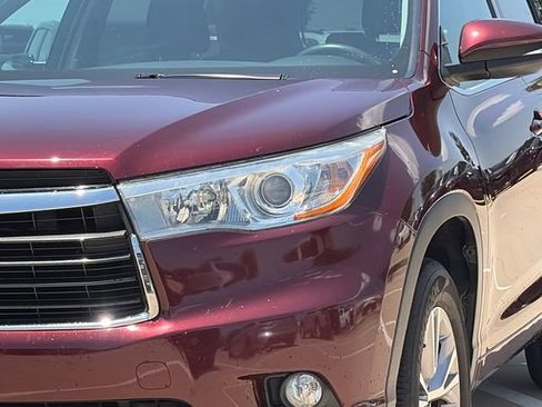 Used 2016 Toyota Highlander Plus FWD image 4