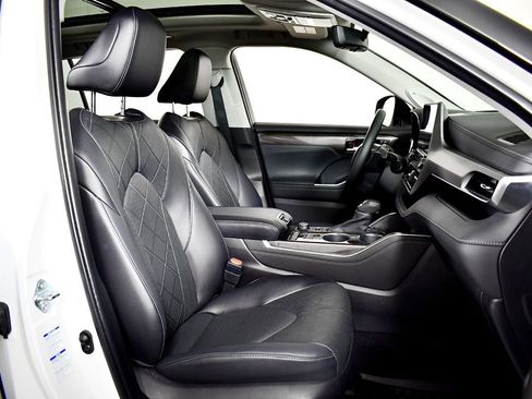 Used 2022 Toyota Highlander Platinum image 42