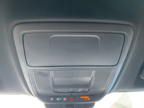 Used 2024 Chevrolet Traverse LT image 44