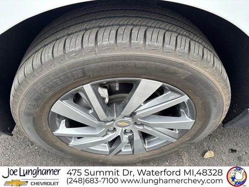 Used 2023 Chevrolet Equinox Premier AWD/4WD image 9