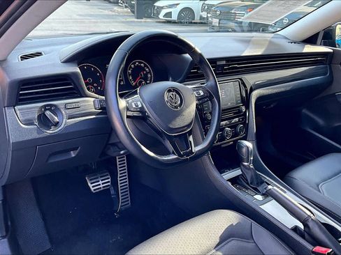 Used 2020 Volkswagen Passat 2.0T R-Line image 18