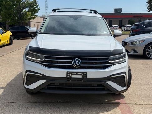 Used 2024 Volkswagen Tiguan SE FWD image 2