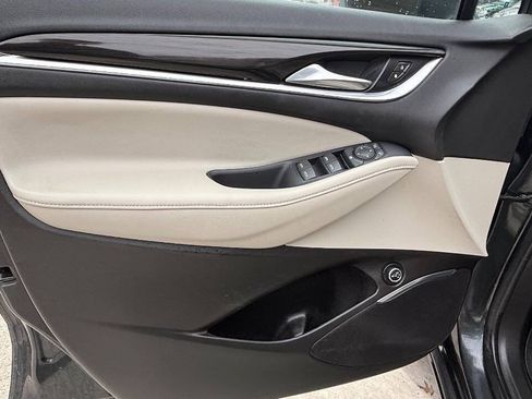 Used 2019 Buick Enclave Essence FWD image 38