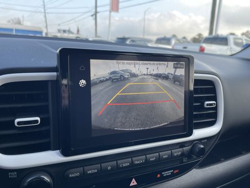 Used 2024 Hyundai Venue Limited image 24