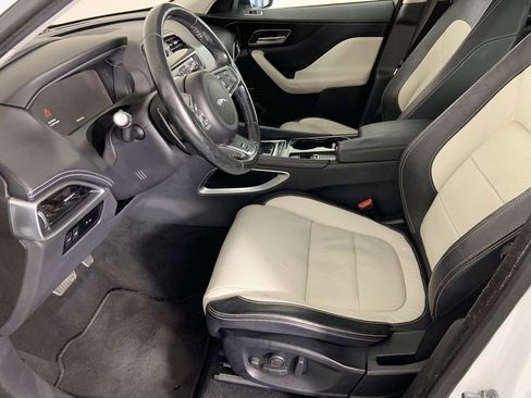 Used 2017 Jaguar F-PACE R-Sport image 16