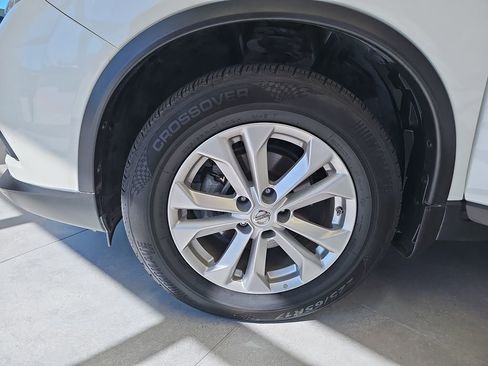 Used 2015 Nissan Rogue SV image 31