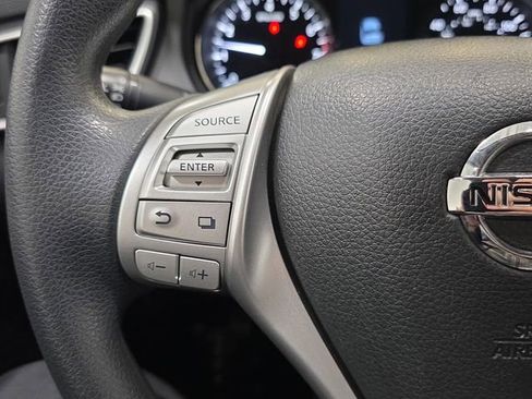 Used 2015 Nissan Rogue SV AWD/4WD image 16