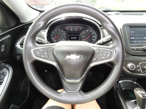 Used 2018 Chevrolet Malibu LT FWD image 18