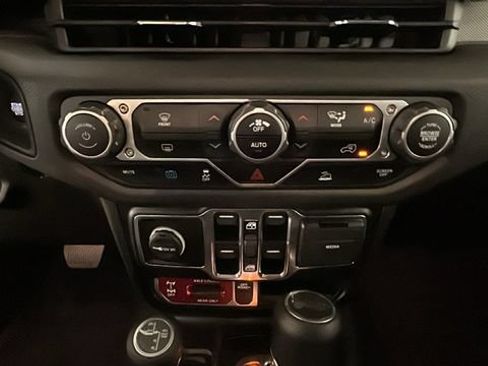 Used 2024 Jeep Wrangler Unlimited AWD/4WD image 21