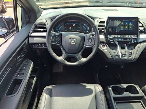 Used 2024 Honda Odyssey Sport image 11
