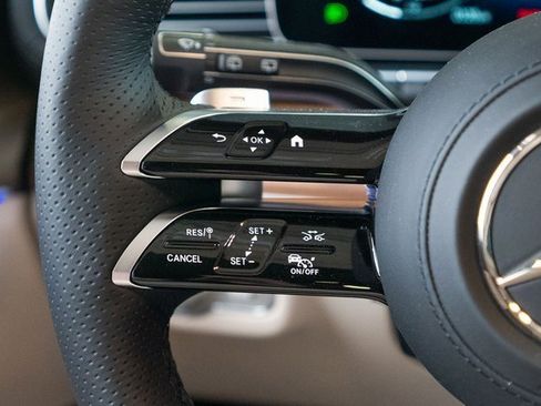 New 2026 Mercedes-Benz GLS 450 4MATIC image 16