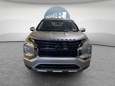 Used 2022 Mitsubishi Outlander SE image 9