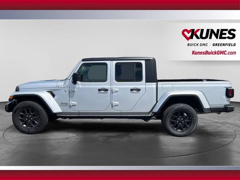 Used 2023 Jeep Gladiator Overland AWD/4WD image 10