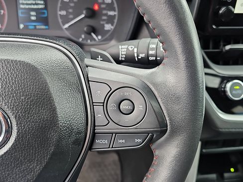 Used 2024 Toyota Corolla Cross AWD Hybrid w/ Moonroof Package image 23