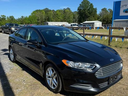 Used 2016 Ford Fusion SE FWD image 2