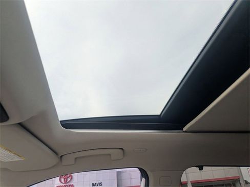 Used 2023 Nissan Rogue SL w/ SL Premium Package image 25