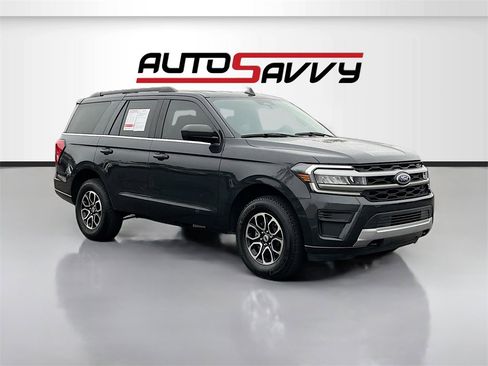 Used 2024 Ford Expedition XLT image 1