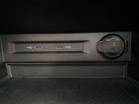 Certified 2023 Volkswagen Tiguan SE FWD image 30