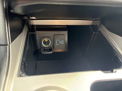 Used 2024 Ford Explorer XLT AWD/4WD image 31