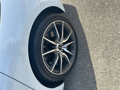 Used 2025 Genesis G70 2.5T RWD image 2