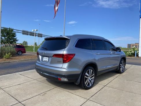 Used 2018 Honda Pilot Touring image 11