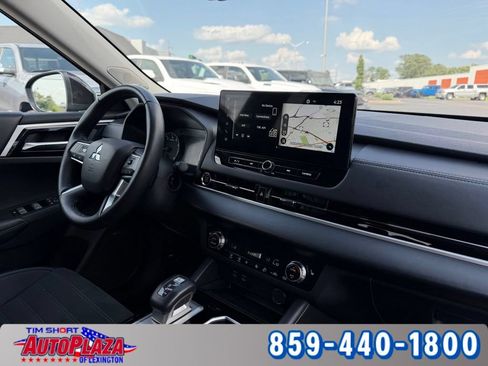 Used 2025 Mitsubishi Outlander SE AWD/4WD image 37