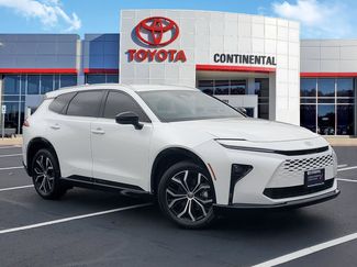 Used 2025 Toyota Crown Signia XLE video 2