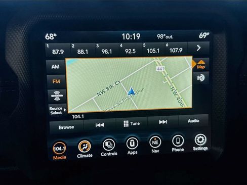 Used 2022 Jeep Wrangler Unlimited Sahara AWD/4WD image 16