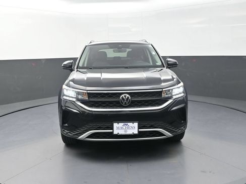 Used 2024 Volkswagen Taos SE AWD/4WD image 2