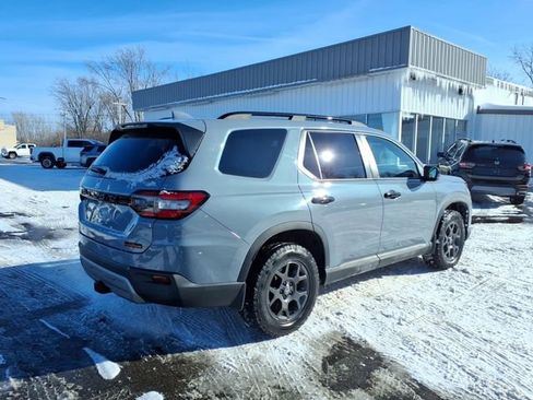 Used 2023 Honda Pilot TrailSport image 5