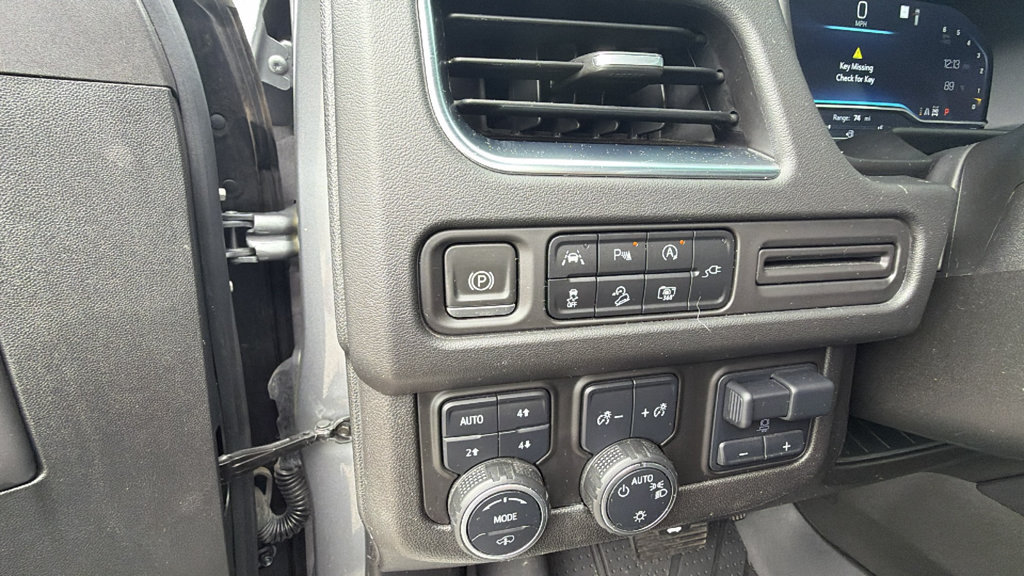 Used 2022 Chevrolet Suburban Z71 w/ Z71 Off-Road Package AWD/4WD image 15
