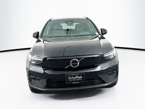 Used 2023 Volvo XC40 Recharge Plus image 2