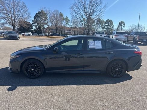 Used 2025 Toyota Camry SE image 2