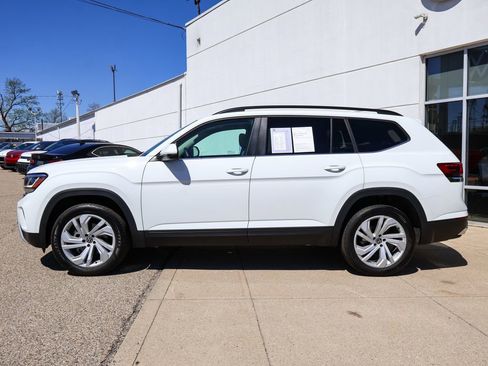 Certified 2023 Volkswagen Atlas SE w/ Panoramic Sunroof Package image 2