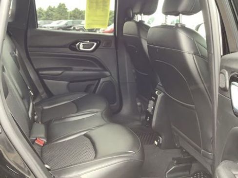 Certified 2022 Jeep Compass Latitude w/ Sun and Sound Group AWD/4WD image 17