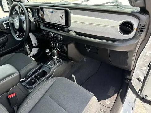 Used 2025 Jeep Wrangler Unlimited Sport AWD/4WD image 27