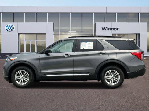 Used 2021 Ford Explorer XLT AWD/4WD image 2
