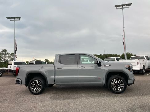Used 2024 GMC Sierra 1500 AT4 w/ Technology Package AWD/4WD image 4
