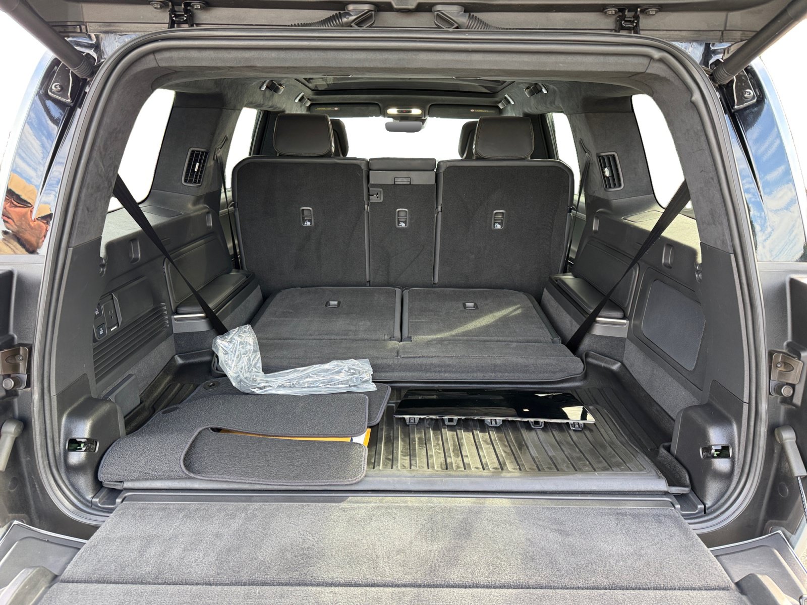 Used 2024 Rivian R1S Adventure Quad AWD/4WD image 17