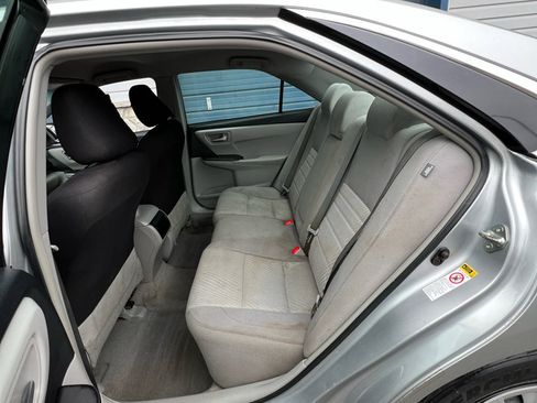 Used 2015 Toyota Camry LE image 7