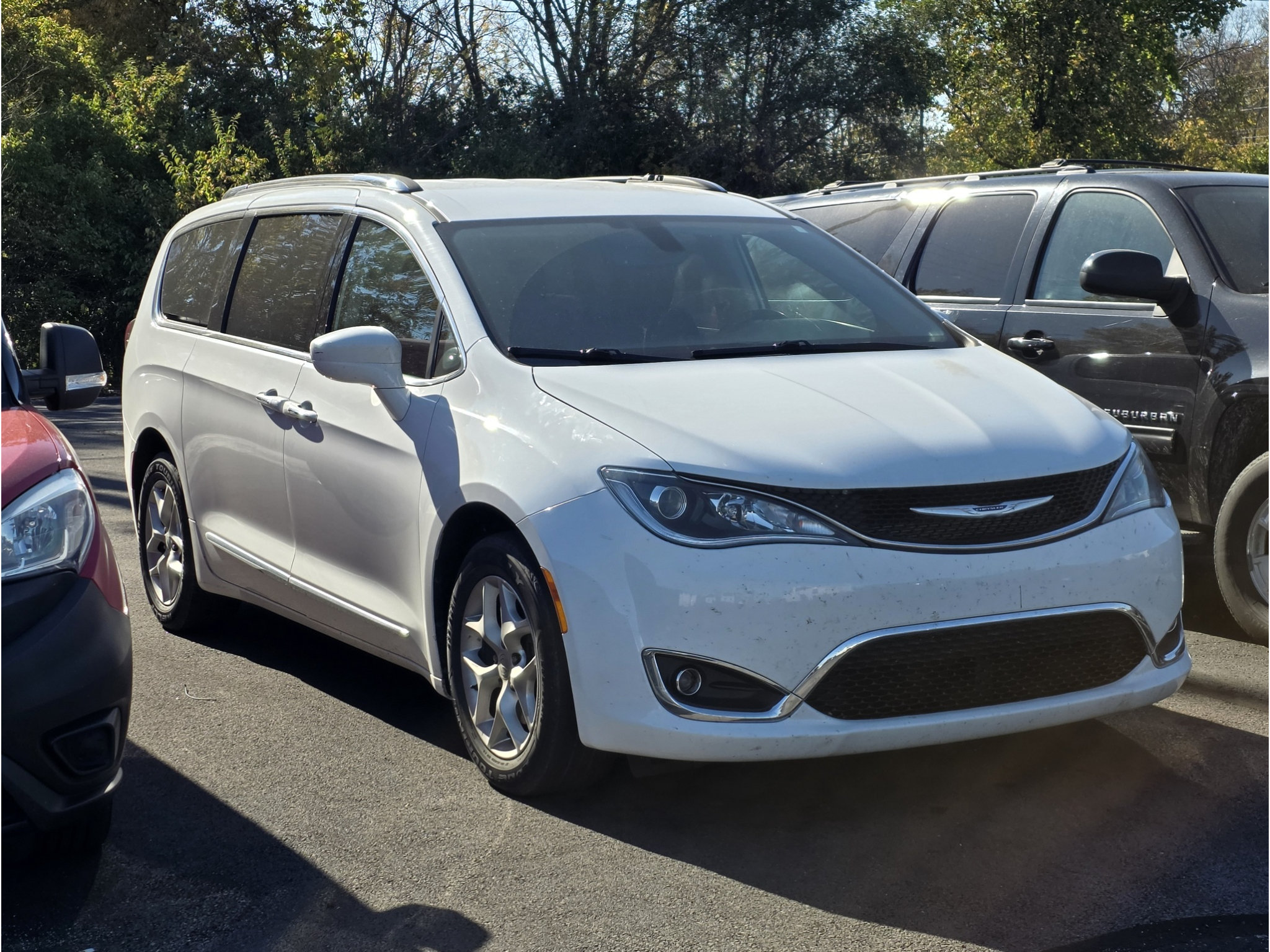Used 2020 Chrysler Pacifica Touring-L Plus w/ Tire & Wheel Group FWD image 4