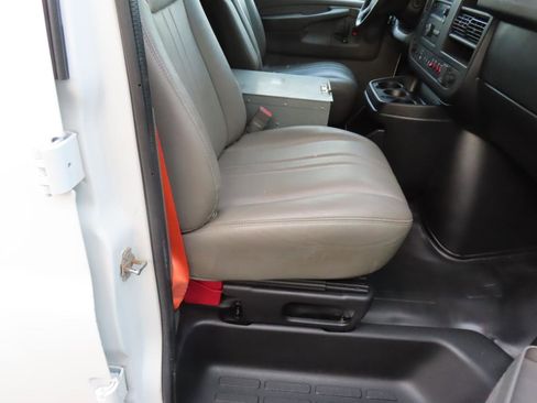Used 2015 Chevrolet Express 2500 image 20